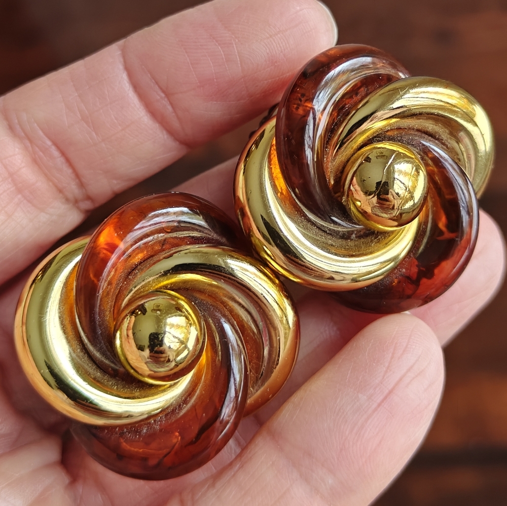 Vintage Lucite Apple Juice Gold Tone Swirl Earrings